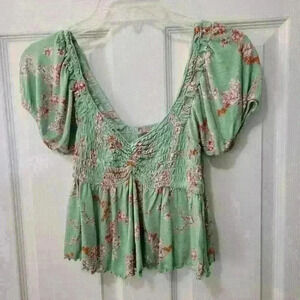 Urban Outfitters Green Angelo Smocked Bodice Puff Sleeve Crop Top. Size S